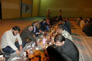 افطاری ساده قرارگاه جهادی شهید لاجوردی در زندان اراک برگزار شد+تصاویر