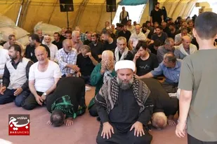 اقامه نماز در موکب امام حسن مجتبی علیه السلام کربلا معلی+تصاویر