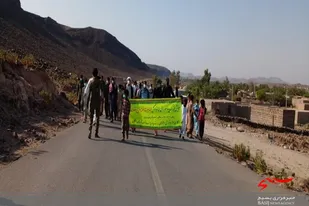 همایش پیاده روی خانوادگی به مناسبت هفته دفاع مقدس در دلگان