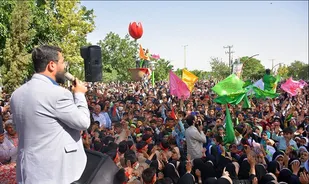 کلیپ اجرای &laquo;سلام فرمانده&raquo; در نجف آباد