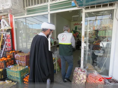 اعزام اکیپ های تذکر رعایت موارد بهداشتی به اصناف مرکز شهرستان زرندیه