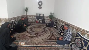 سرکشی و دیدار مسئول کانون بسیج جامعه کشاورزي با خانواده 2 شهید در باشت