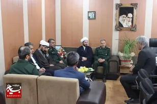 فرمانده سپاه ناحیه گرمسار با رئیس آموزش و پرورش شهرستان دیدار کرد