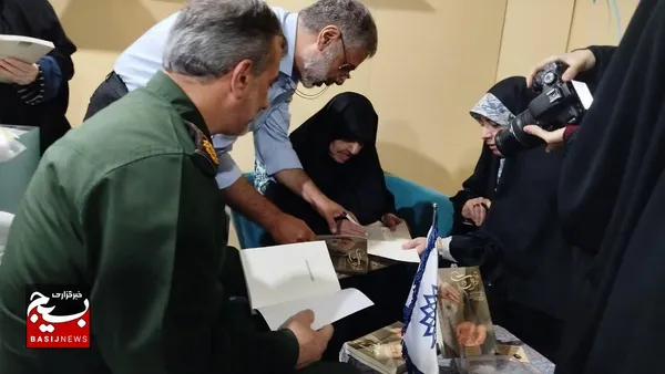 جشن امضای کتاب