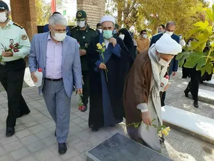 مزار شهدای نقده غباروبی و گلباران شد