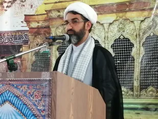 امام جمعه محور وحدت ، حلقه اتصال بین مردم و مسئولین ، و مسئول قرارگاه فرهنگی شهر است.
