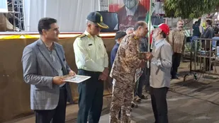 تجلیل از رزمندگان و یادگاران هشت سال دفاع مقدس در قاین