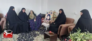دیدار مسئول بسیج جامعه زنان استان با خانواده شهیده طیبه زمانی