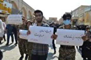 تصاویری از تجمع مردم انقلابی یزد و غرفه های بسیج دانشجویی
