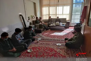 کارکنان سپاه جهت عرض تسلیت با خانواده عربی دیدار کردند.