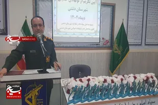 آیین تکریم نونهالان حسینی با حضور فرمانده سپاه امام رضا(ع) و امام&zwnj;جمعه شهرستان در شهر خورموج برگزار شد