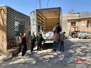 توزیع بیش از 2 تن برنج بین نیازمندان توسط حوزه امام رضا علیه السلام روئین