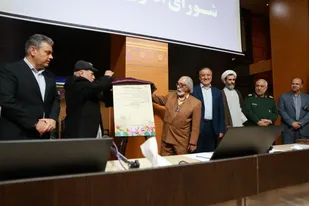 رونمایی از نخستین قرآن خطی تمام نستعلیق جهان اسلام به سبک عثمان طه در خراسان جنوبی