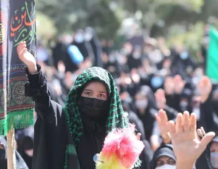 سوگواری جاماندگان اربعین حسینی در دروازه کربلا