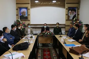 تقدیر فرمانده سپاه شازند  به همراه فرماندار این شهرستان از رئیس آموزش و پرورش و معلمین شهرستان شازند