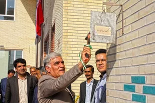 آیین زنگ ایثار در مدرسه تازه تأسیس ارچین میبد