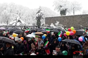 راهپیمایی 22 بهمن در هوای برفی همدان آغاز شد/ همه آمدند