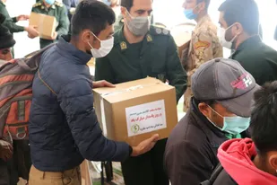 اهدا ۲۰۰ بسته معیشتی به کارگران فصلی در شاهرود+ تصاویر