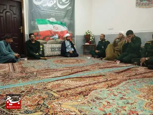 دیدار فرمانده و کارکنان ناحیه مقاومت بسیج هیرمند با امام جمعه شهرستان به مناسبت هفته دفاع مقدس&nbsp;