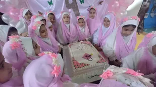 برگزاری جشن تکلیف دانش آموزان مدرسه عفاف در نمایشگاه قهرمان من