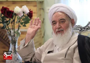 تبیین دوران قبل و بعد از انقلاب بر همگان واجب است