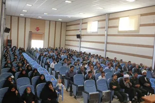 دشمن در تمام زمينه ها اعم از اقتصادي و فرهنگي در حال ضربه زدن به ماهيت نظام اسلامي است/ بايد هوشيار بود