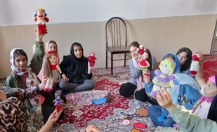 وقتی بچه&zwnj;های مسجد بین هنر و دین پل زدند/ بافت عروسک با دستان کوچک