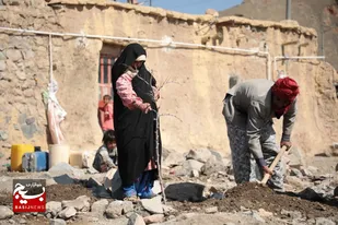کاشت درختچه و نهال به یاد ۶ جهادگر آسمانی خراسان جنوبی در استان