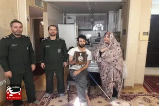 دیدار مسئول تربیت بدنی سپاه انصارالحسین (ع) همدان با خانواده معظم شهدا