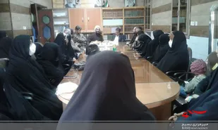دیدار بسیجیان واعضای شوراها و فرماندهان پایگاه ها خواهر وبرادر با امام جمعه شهر راین