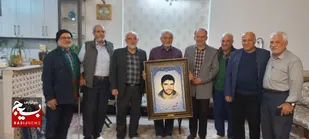 اعضای ستاد کنگره ملی شهدای قم با خانواده شهید مینوئی دیدار کردند