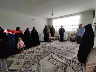 دیدار فرمانده و مسئول نمایندگی ولی فقیه ناحیه بیرجند با خانواده شهید بصیری پور