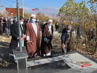 عطر افشانی مزارشهدا در شهرستان جوانرود