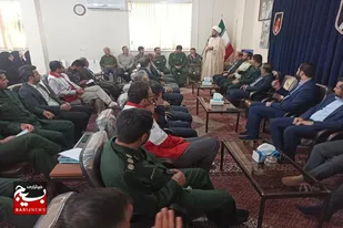 دیدار جمعی از مسئولین شهرستان بهار با امام جمعه این شهر به مناسبت هفته دفاع مقدس