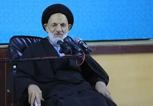 ملتی که در آن اندیشه جهاد و ایثار حرف اول را بزند سرفراز می شود