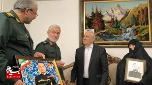 تکريم از خانواده شهدا يک تکليف است