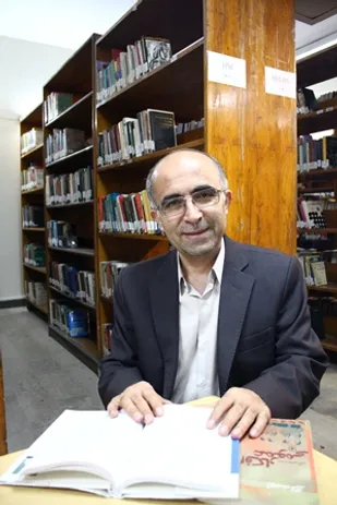 اولویت اصلی برای پروژه های بزرگ پیمانکاران داخلی باشند