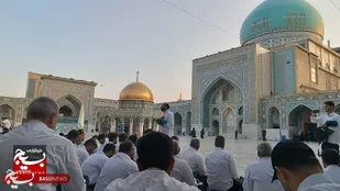 عطر خدمت در حریم رضوی؛ رزمندگان و بسیجیان لشکر ۱۴ امام حسین (علیه&zwnj;السلام) میزبان زائران امام رئوف