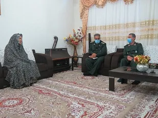 دیدار فرمانده سپاه بیت المقدس کردستان با خانواده&zwnj;های شهدا در سنندج + تصاویر