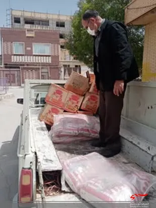 تفدیم 100 بسته معیشتی و غذای گرم به نیازمندان