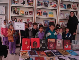 بازدید حلقه صالحین نونهال شهید همدانی از کتابخانه عمومی همدان