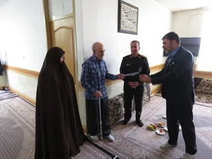 دیدار فرماندار و فرمانده ناحیه مقاومت بسیج فریدن با خانواده معظم شهدا و ایثارگران