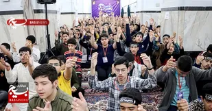 وداع بیش از هزار معتکف دهه هشتادی&zwnj; با چشمان بارانی/شب خاطره انگیز در حرم مطهر امام رضا&zwnj;(ع) + فیلم و عکس