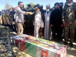 پیکر شهید والامقام &laquo;مهدی مکرمی&raquo; در گلزار شهدای خمین تشییع شد