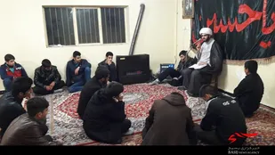 پدر و مادر سمبل نیکی و احسان به فرزند هستند