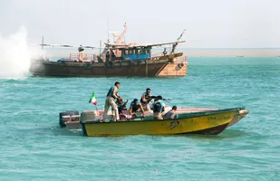 افزون بر ۸۰ میلیارد ریال کالای خانگی قاچاق در آب&zwnj;های شمالی خلیج&zwnj;فارس کشف شد
