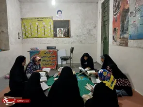 جلسه روان‌خوانی قرآن و آموزش احکام جوانه‌های صالحین پایگاه شهید انبارکی روستای انبارک