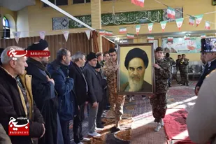 برگزاری آیین گلباران تمثال امام راحل در مرند