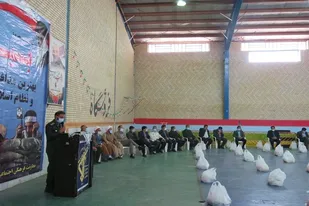 توزیع ۵۰۰ بسته معیشتی میان محرومین