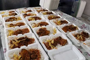 توزیع ۳۰۰ پرس غذای گرم توسط گروه&zwnj;های جهادی حوزه حضرت خدیجه (س) همدان
